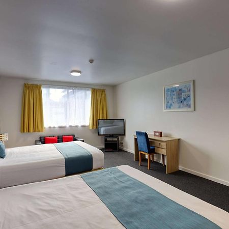 Ramada By Wyndham, Hamilton City Center Экстерьер фото