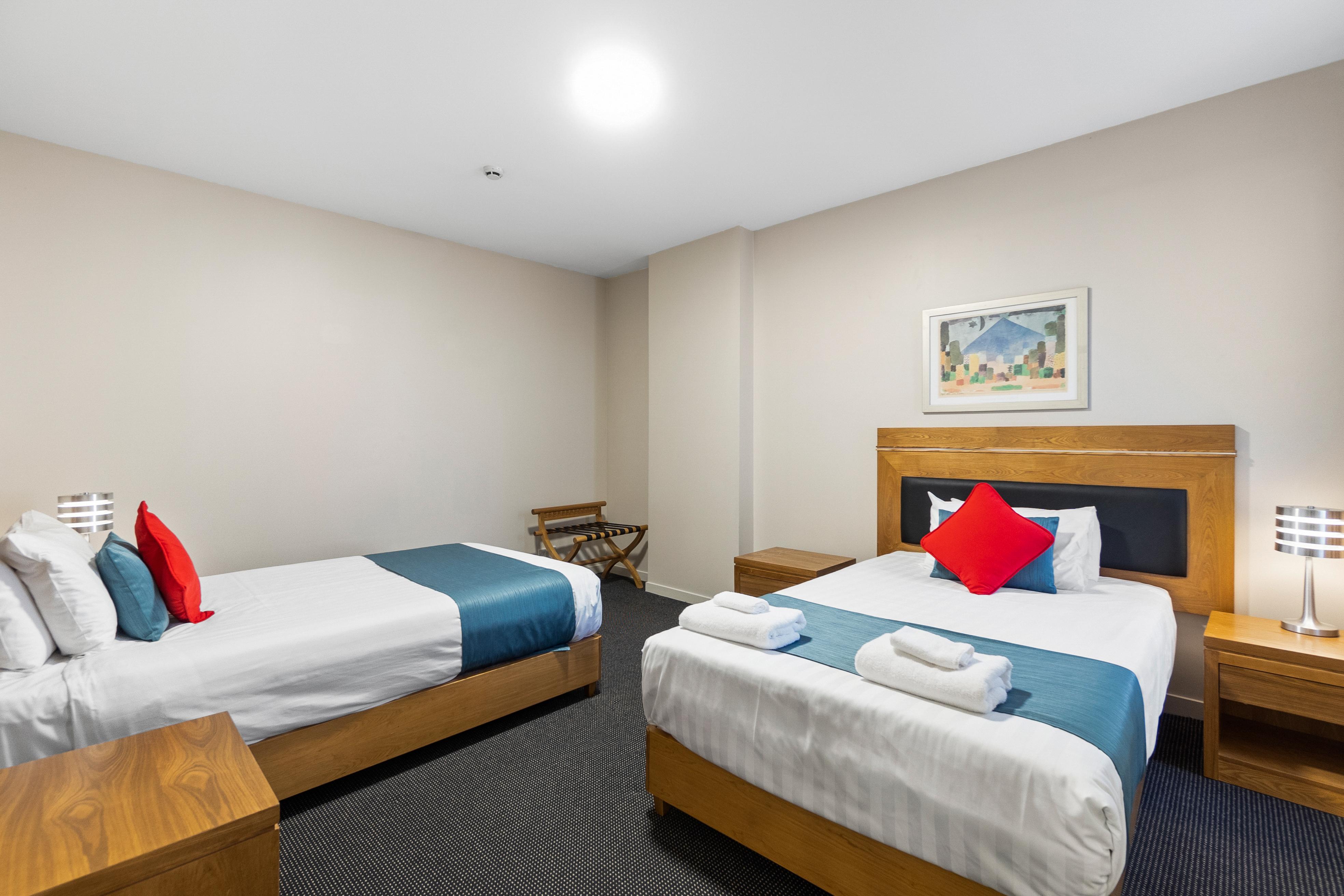 Ramada By Wyndham, Hamilton City Center Экстерьер фото