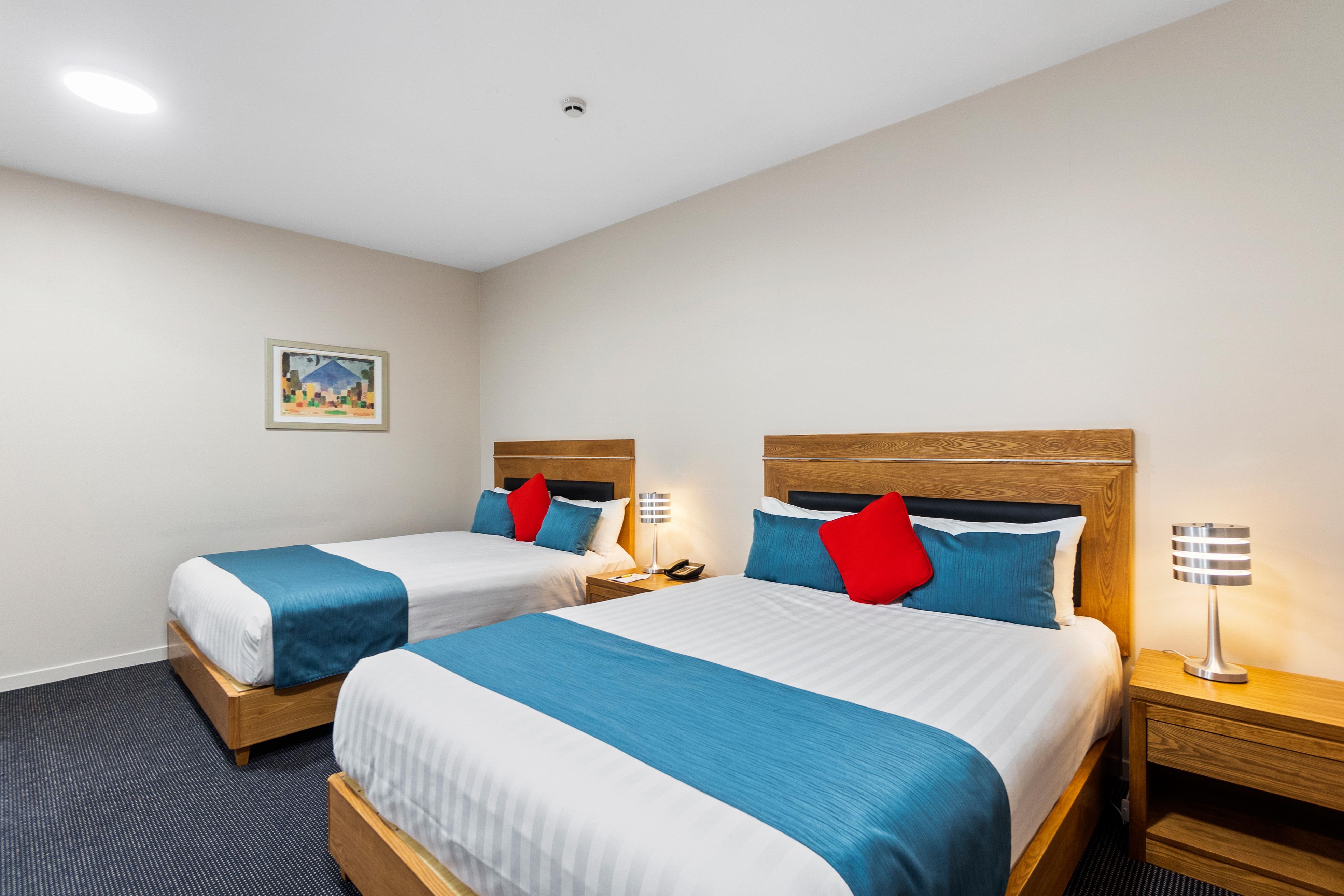 Ramada By Wyndham, Hamilton City Center Экстерьер фото