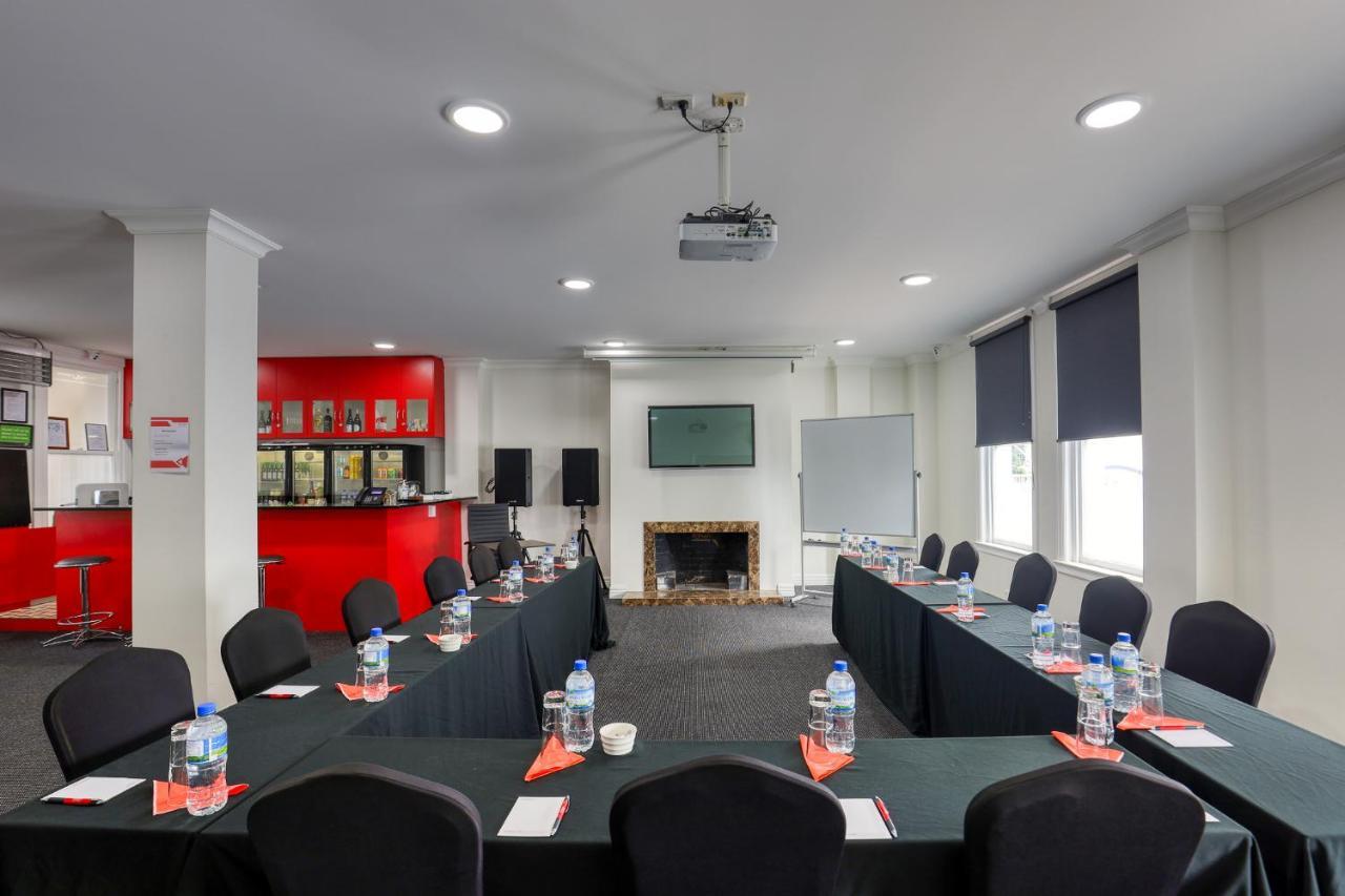 Ramada By Wyndham, Hamilton City Center Экстерьер фото