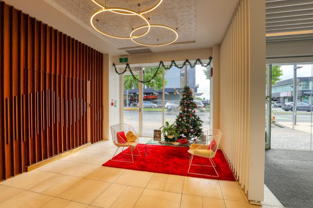Ramada By Wyndham, Hamilton City Center Экстерьер фото