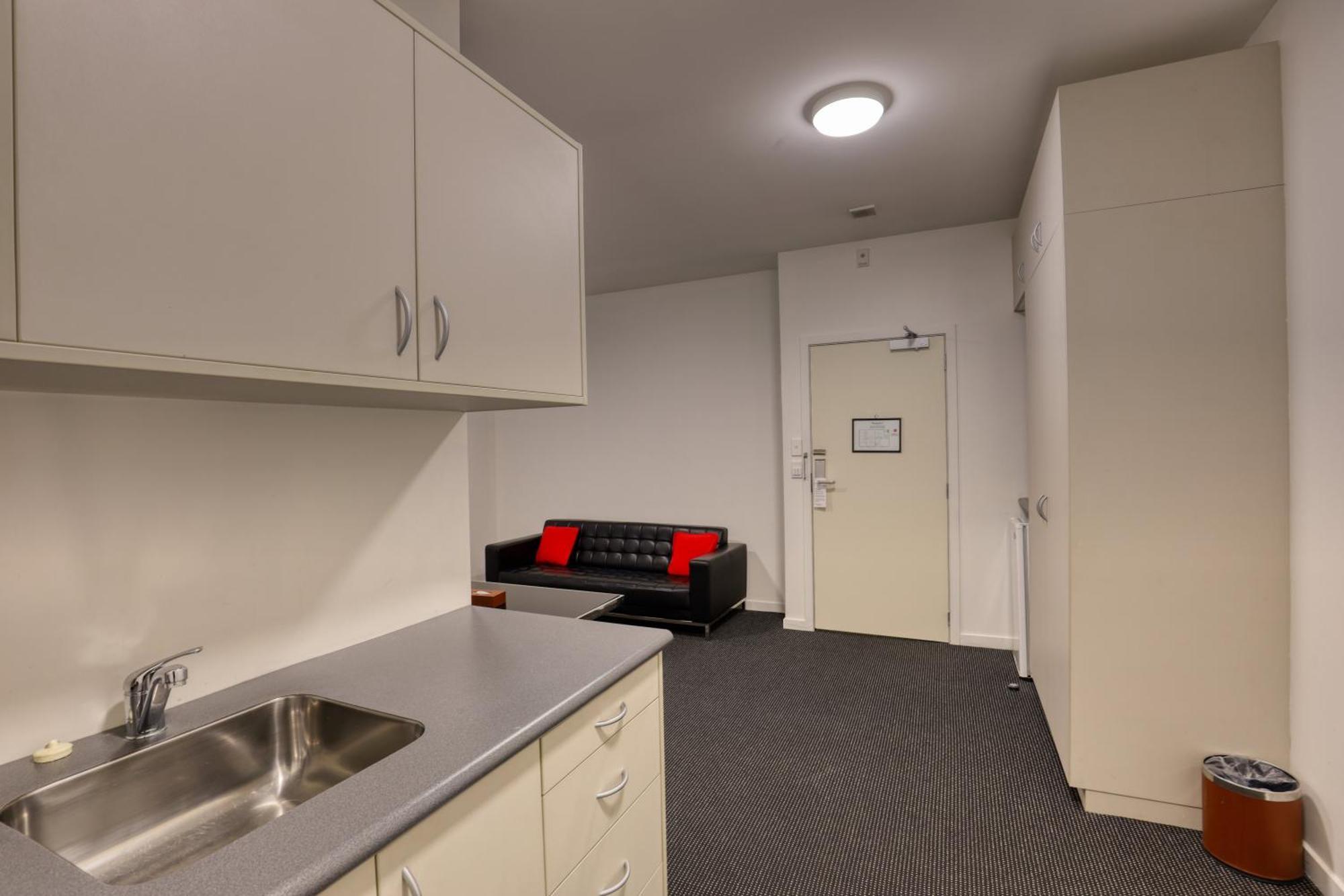 Ramada By Wyndham, Hamilton City Center Экстерьер фото