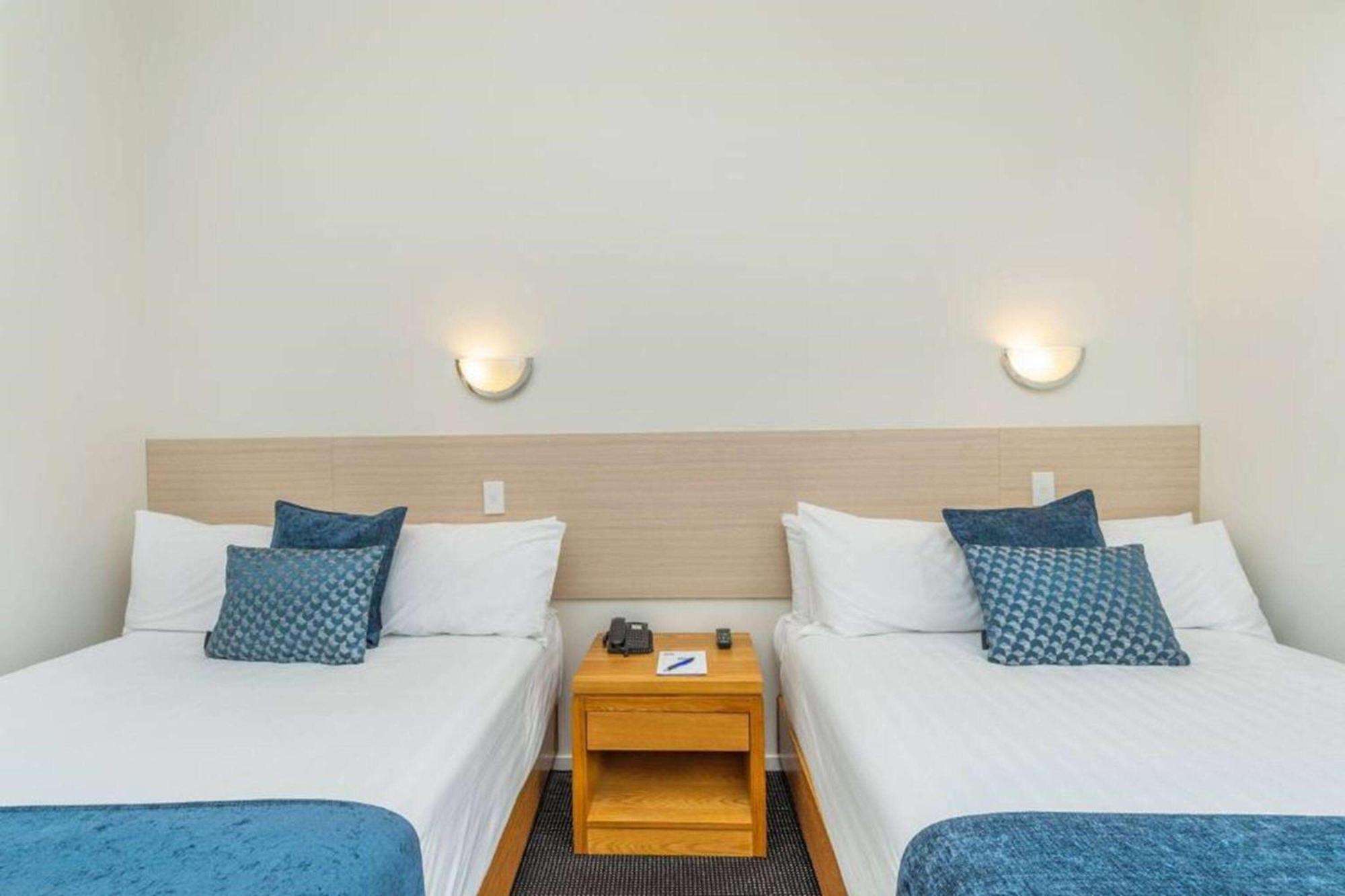 Ramada By Wyndham, Hamilton City Center Экстерьер фото