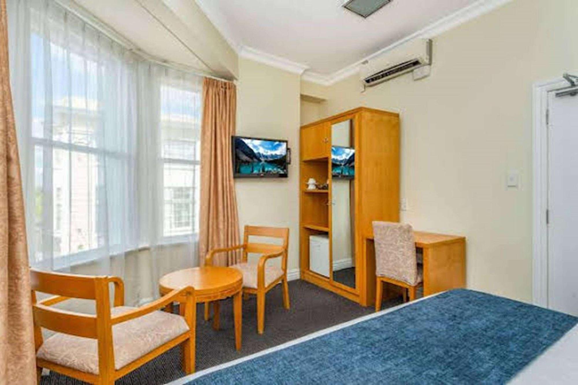 Ramada By Wyndham, Hamilton City Center Экстерьер фото