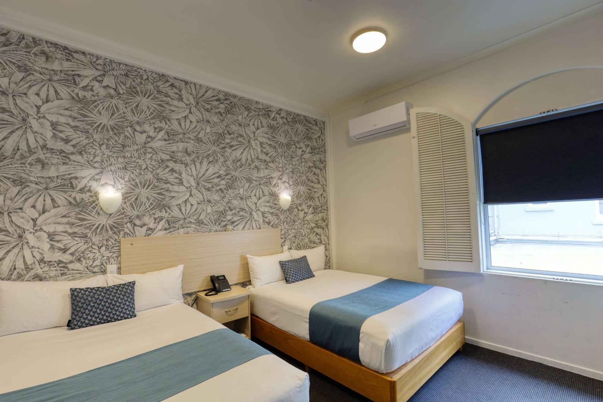 Ramada By Wyndham, Hamilton City Center Экстерьер фото