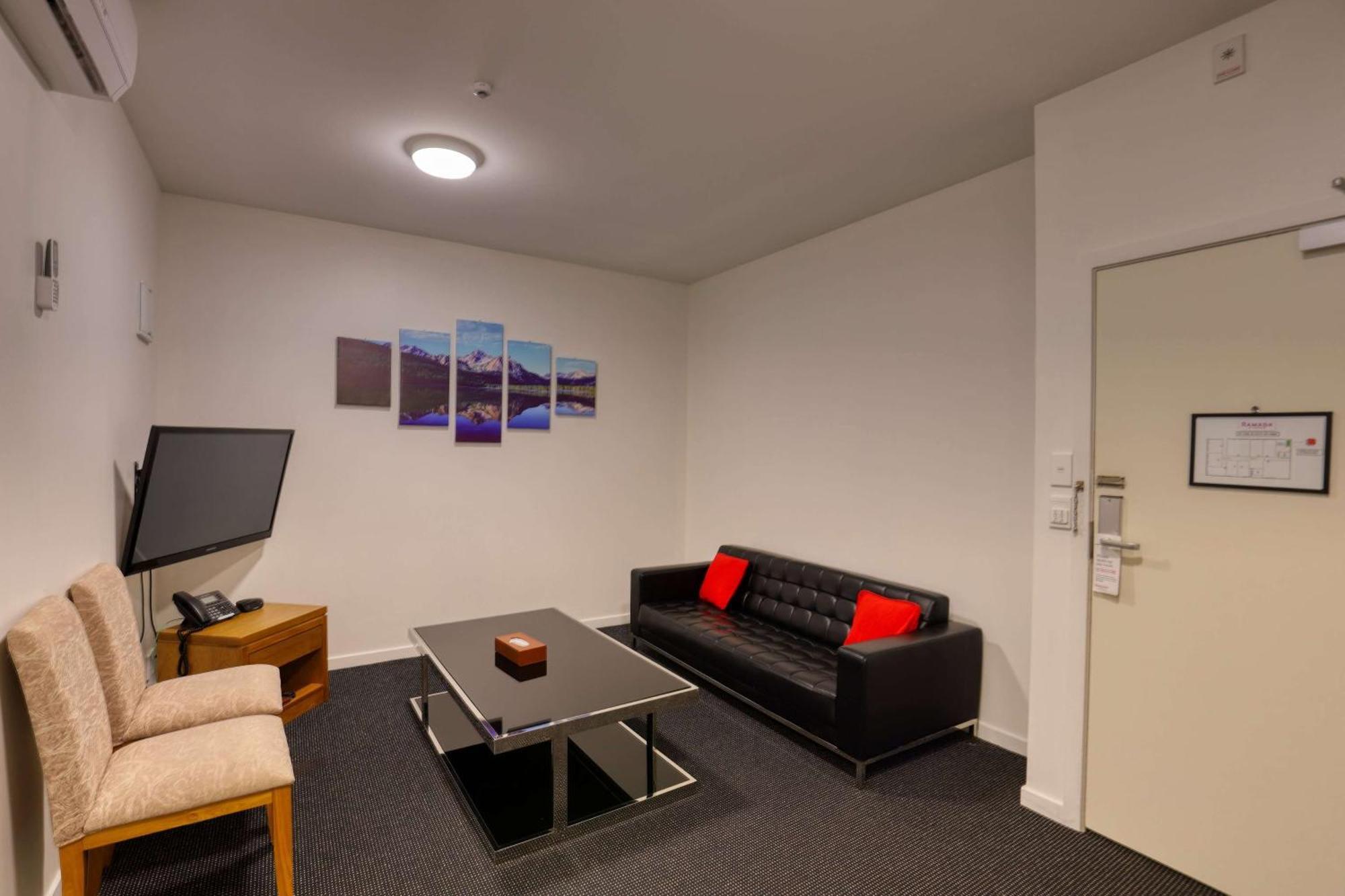 Ramada By Wyndham, Hamilton City Center Экстерьер фото