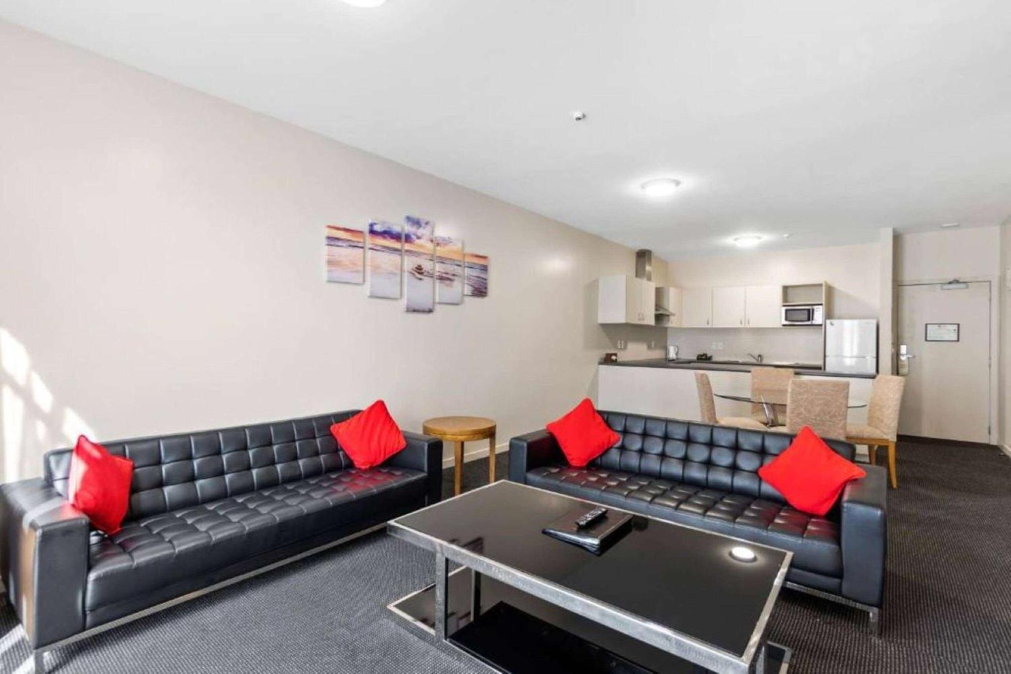 Ramada By Wyndham, Hamilton City Center Экстерьер фото