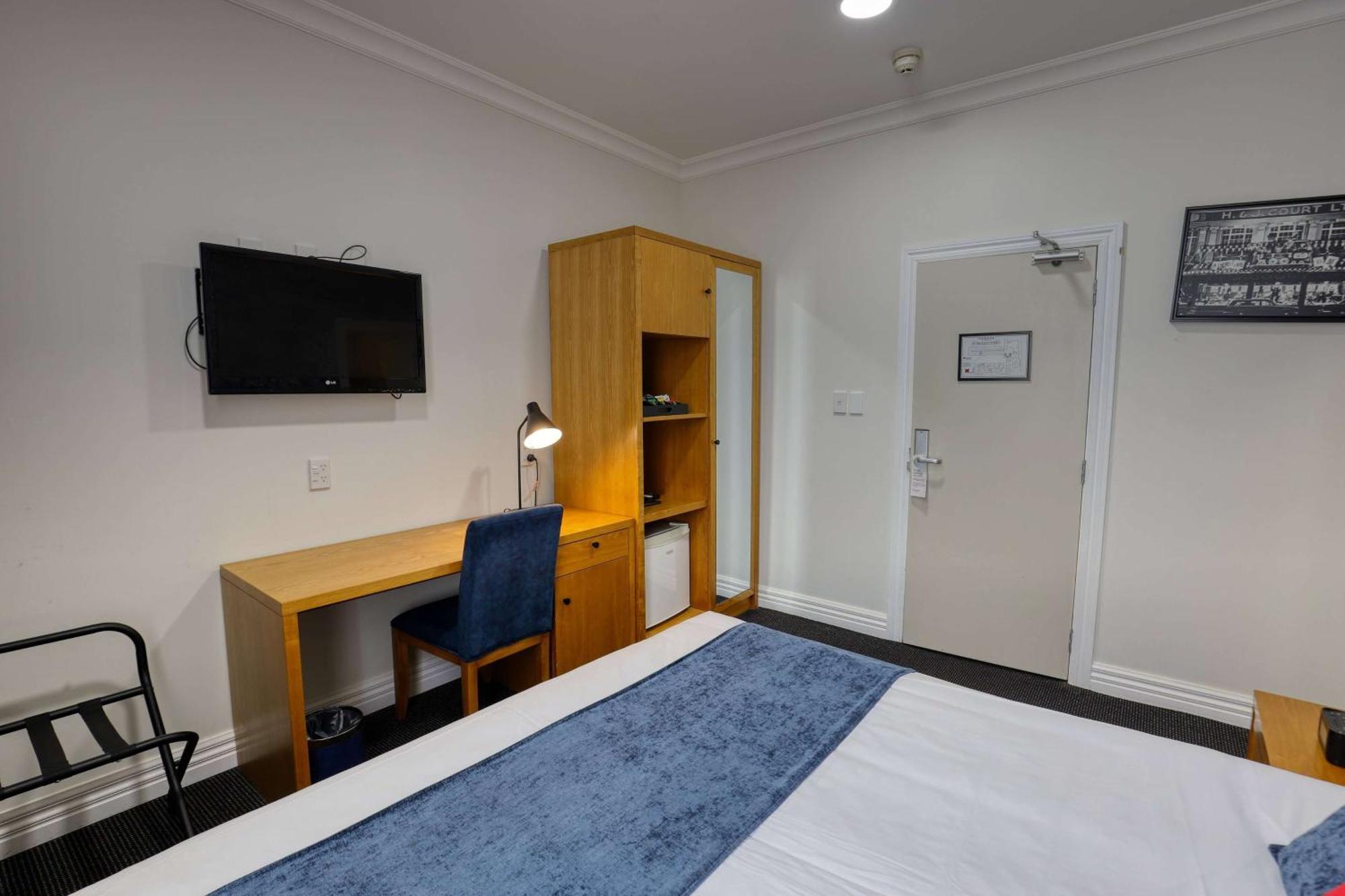 Ramada By Wyndham, Hamilton City Center Экстерьер фото