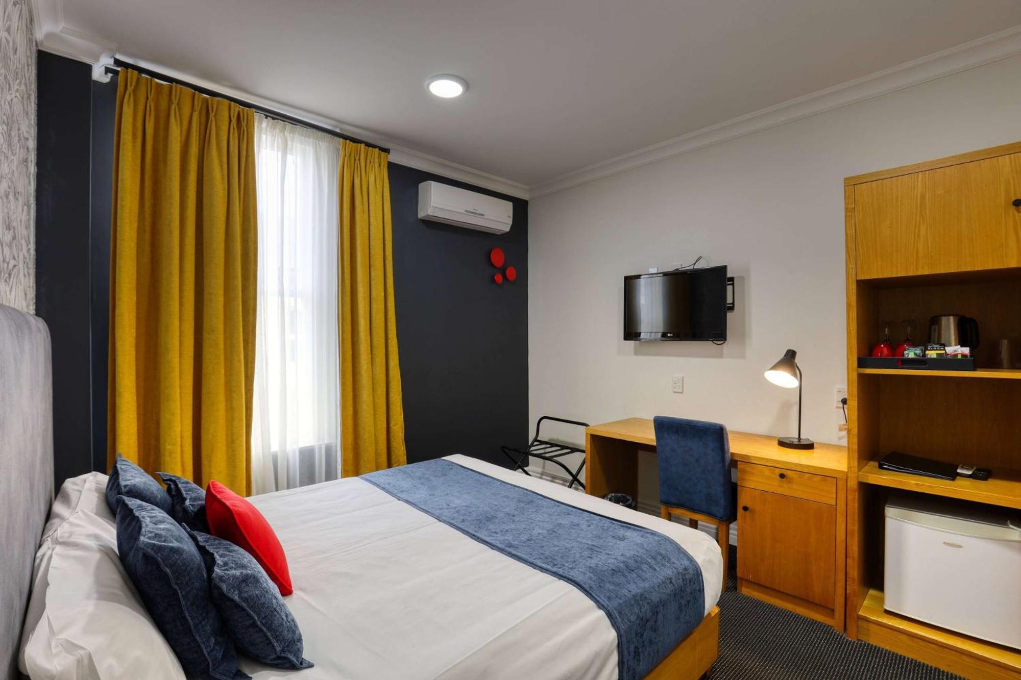 Ramada By Wyndham, Hamilton City Center Экстерьер фото