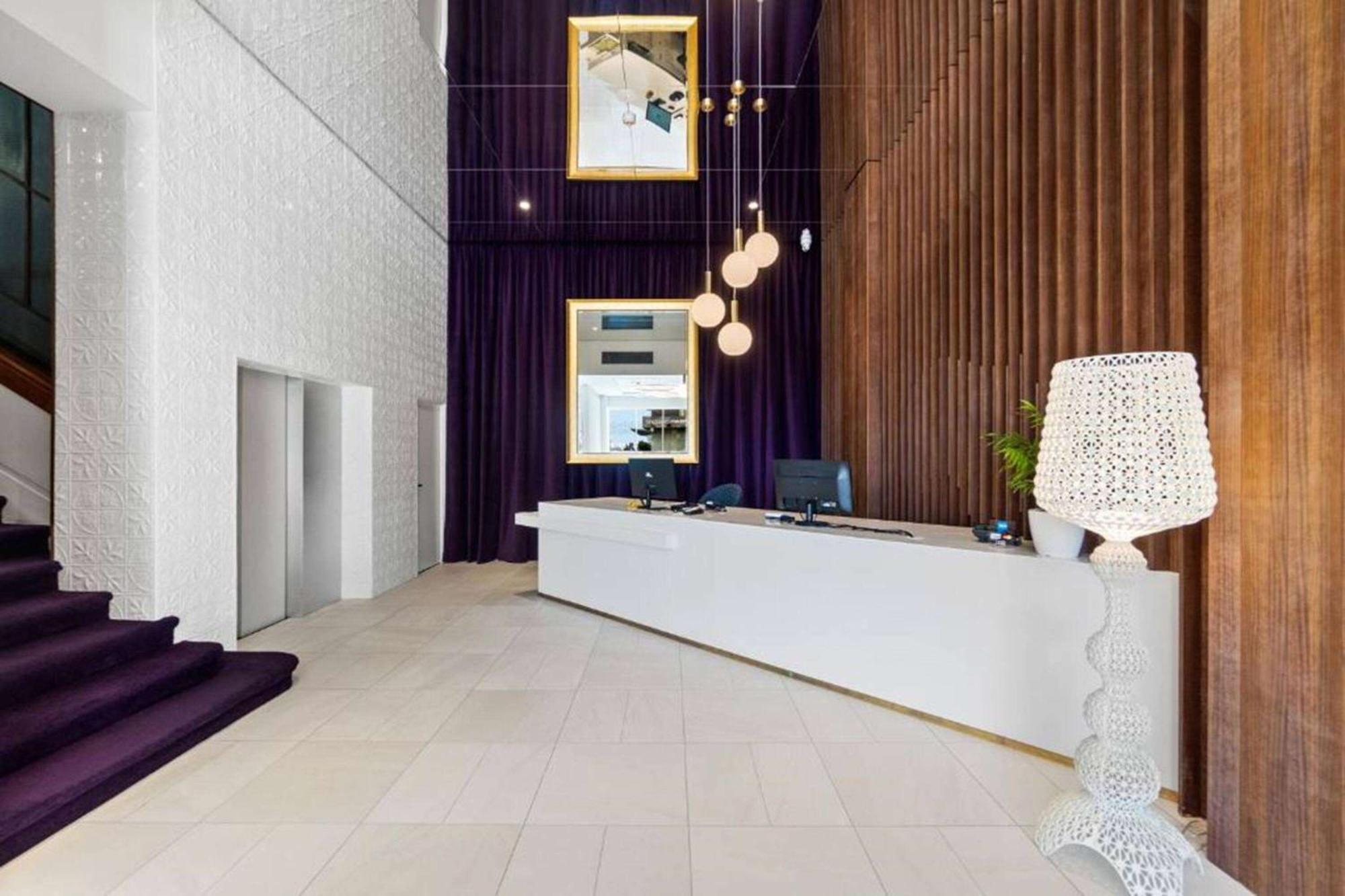 Ramada By Wyndham, Hamilton City Center Экстерьер фото