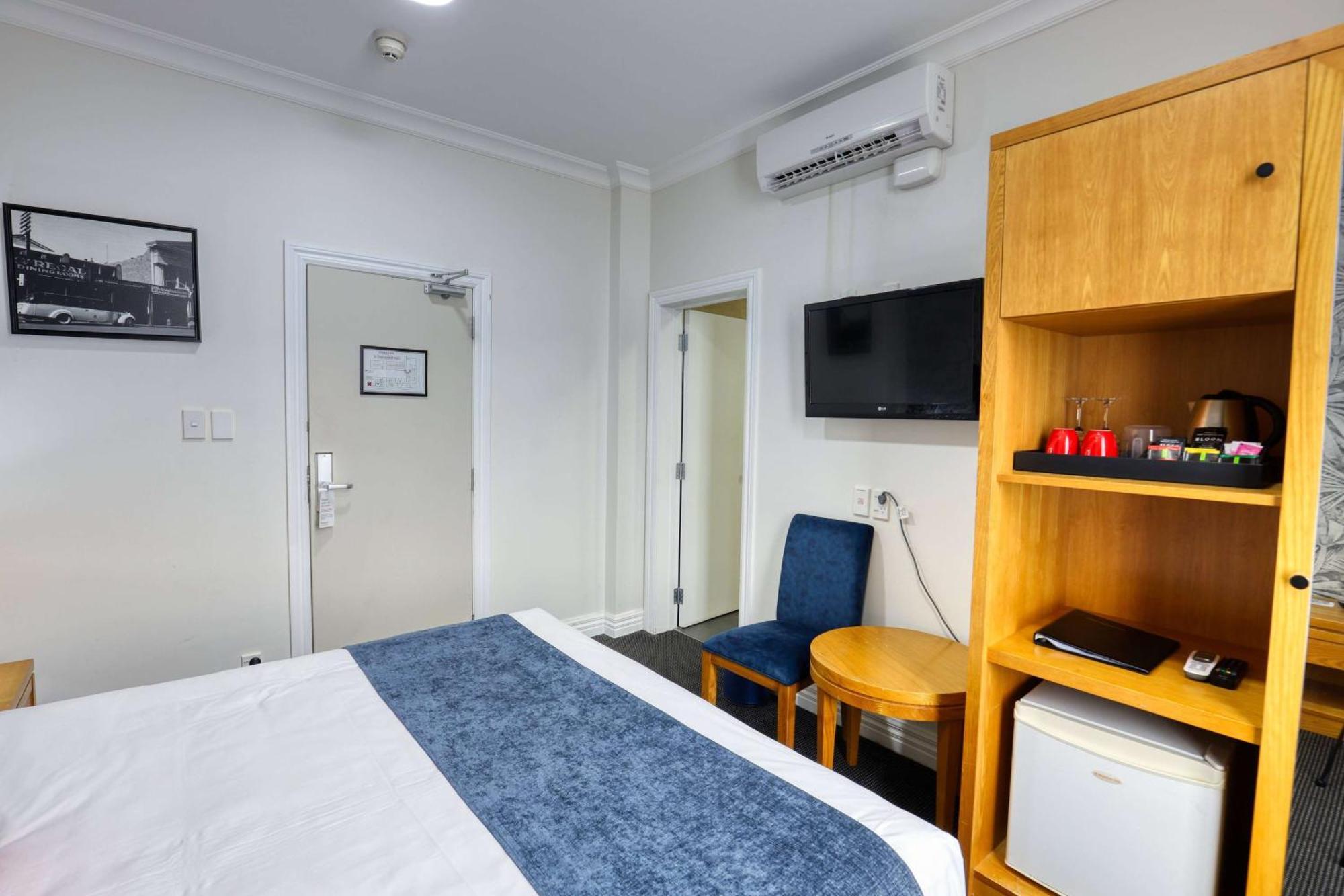 Ramada By Wyndham, Hamilton City Center Экстерьер фото