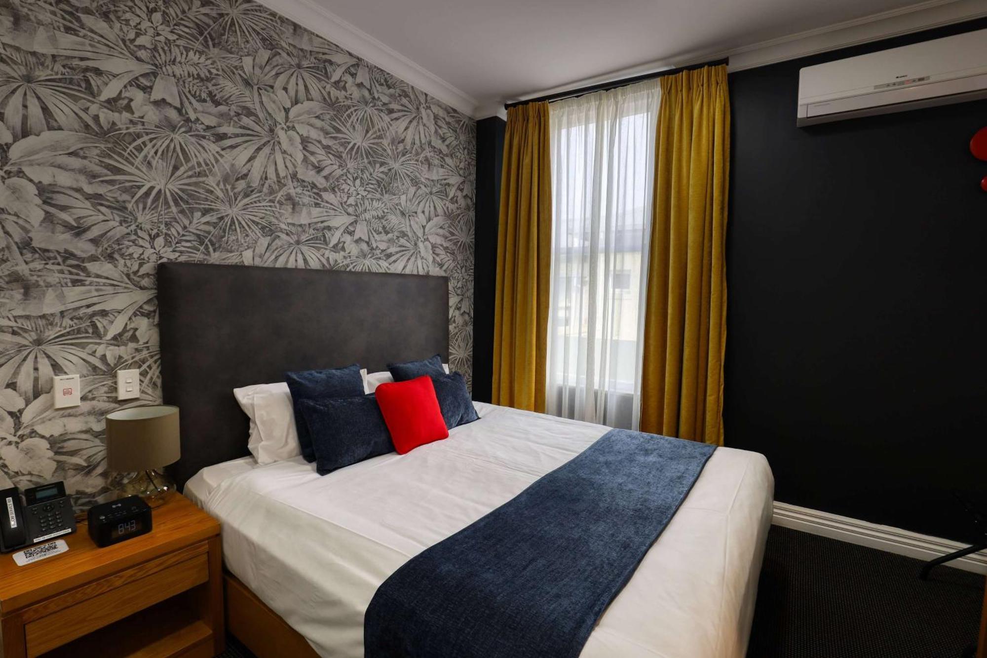 Ramada By Wyndham, Hamilton City Center Экстерьер фото